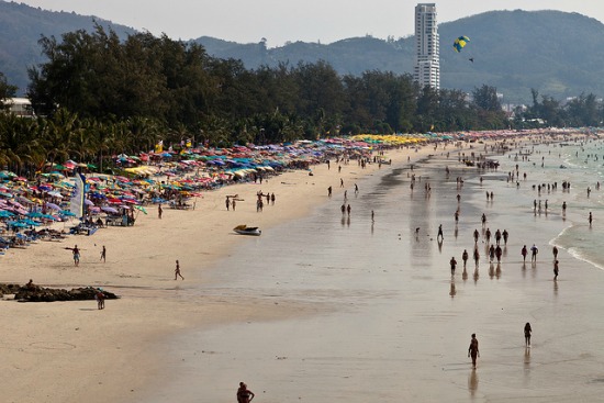 La concurrida Patong BeachPHOTO CREDITS: DENNIS WONG / FLICKR